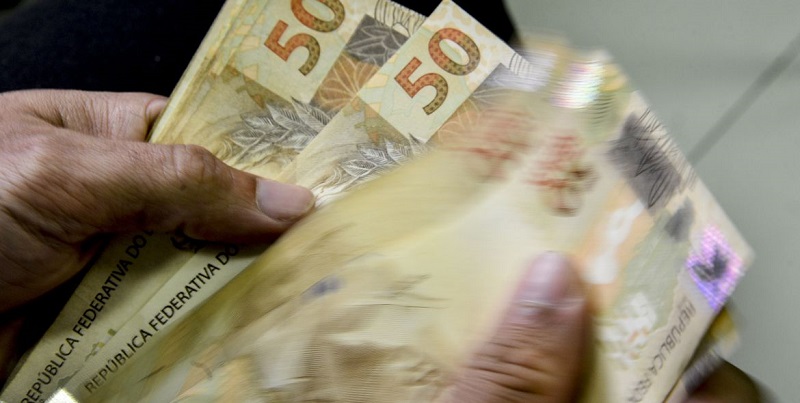 Orçamento de 2023 prevê salário mínimo de R$ 1.302