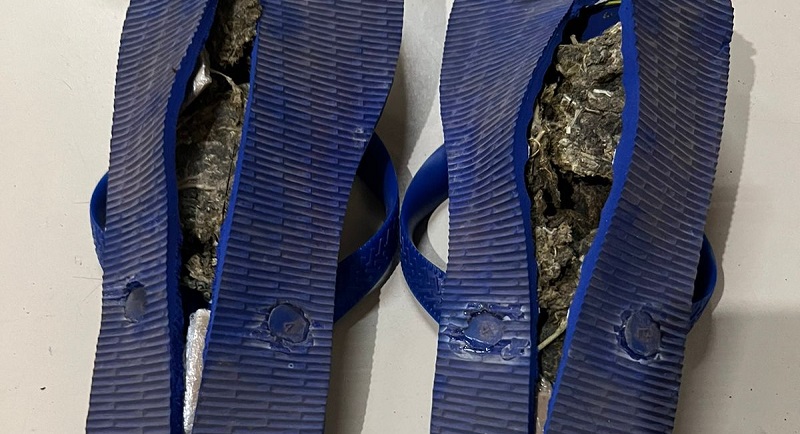 Visitantes são presas tentando entrar no Complexo Penitenciário de Rio Branco com drogas escondidas em sandálias