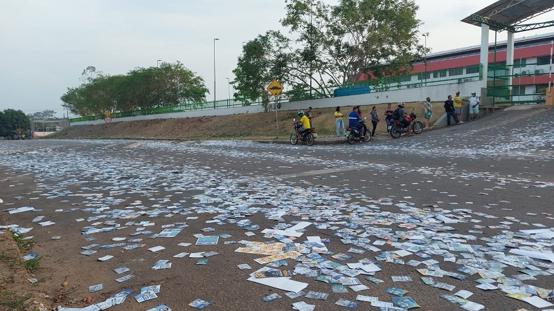 Voo da Madrugada: em Rio Branco, 13 pessoas são conduzidas por derramamento de “santinhos”