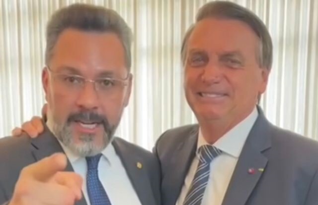 Ao lado de Alan Rick, Bolsonaro parabeniza Acre por “se libertar do PT”
