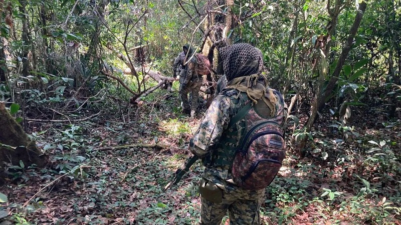 Mulher é resgatada dentro de mata em Rodrigues Alves após ter sido sequestrada pelo companheiro
