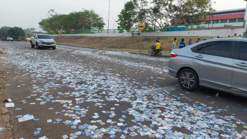Eleições 2022: Rio Branco amanhece com milhares de “santinhos” espalhados pelos bairros