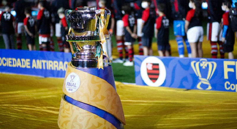 Flamengo e Corinthians jogam pelo título da Copa do Brasil nesta quarta-feira