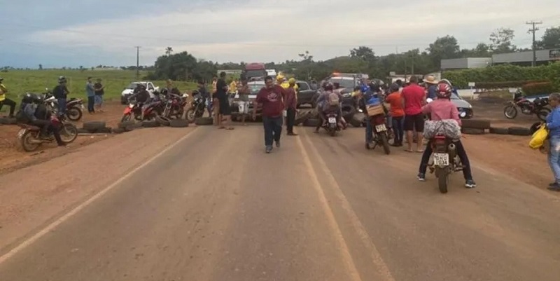 Manifestantes voltam a interditar rodovias federais em Rondônia nesta sexta-feira