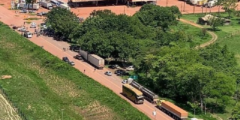 No Acre, rodovias federais são liberadas após três dias de bloqueio e manifestação