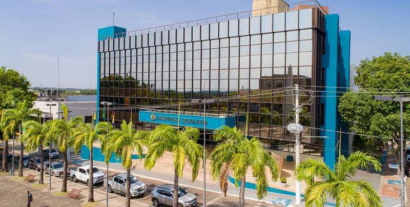 Dos 24 deputados estaduais do Acre, 21 viajaram para Recife para participar de simpósio