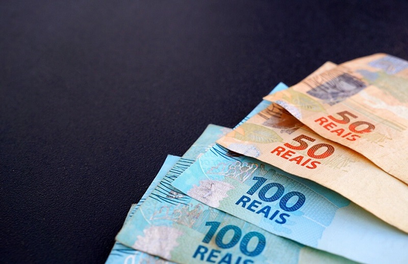 Governo assegura pagamento do 13º e férias a professores com contrato temporário