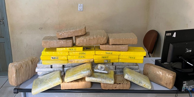 Em Brasileia, casal é preso com mais de 46 kg de drogas escondidas em casa