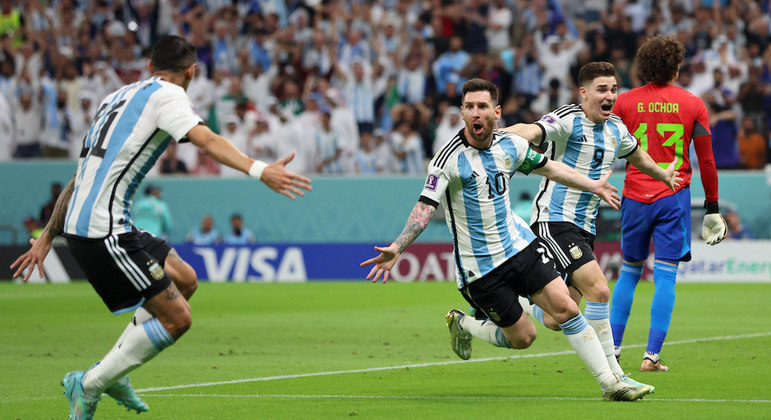 Argentina vence México com gol de Messi e ganha sobrevida na Copa