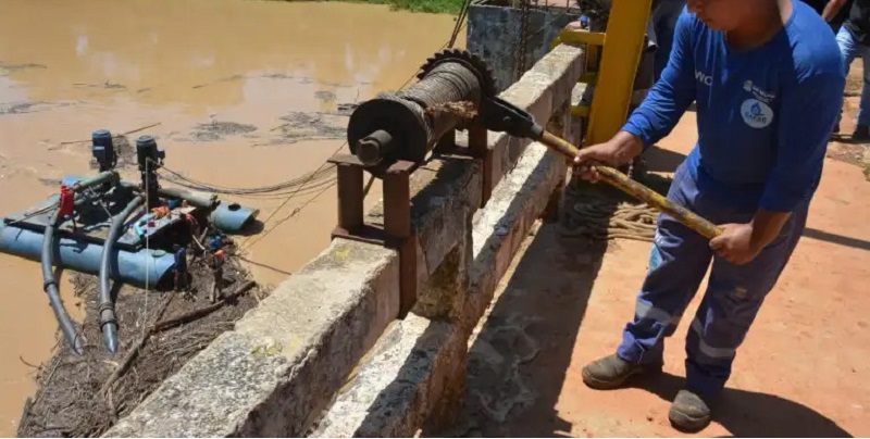 Rio Acre: acúmulo de balseiros na ETA 1 prejudica o abastecimento de água em Rio Branco