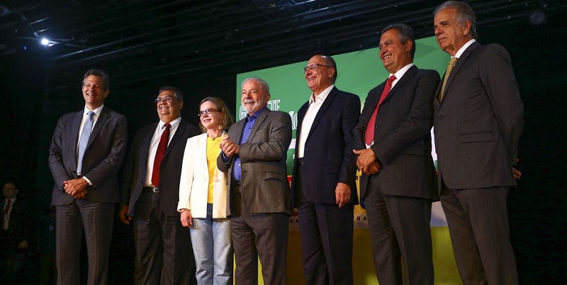 Lula anuncia cinco ministros do futuro governo