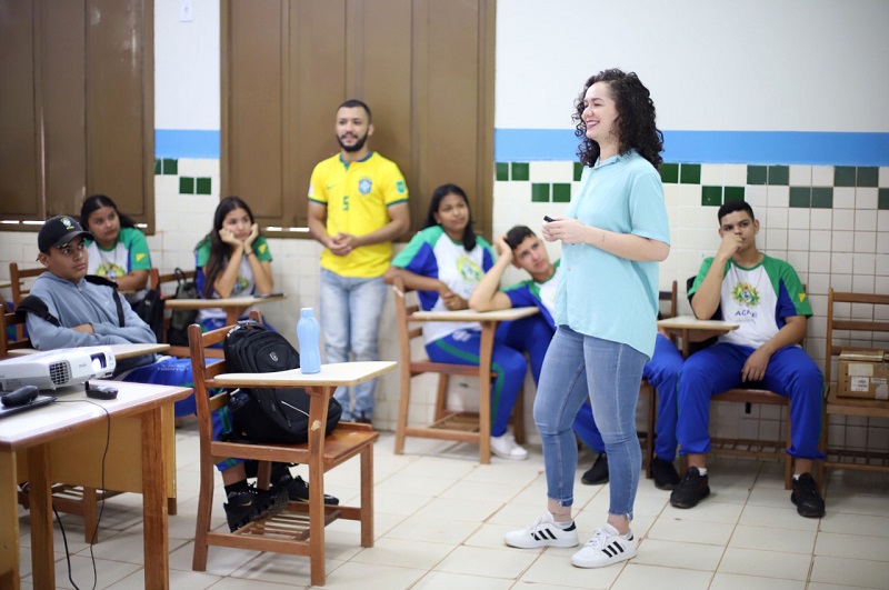 Governo do Acre paga abono salarial de 2022 aos servidores da Educação nesta terça-feira