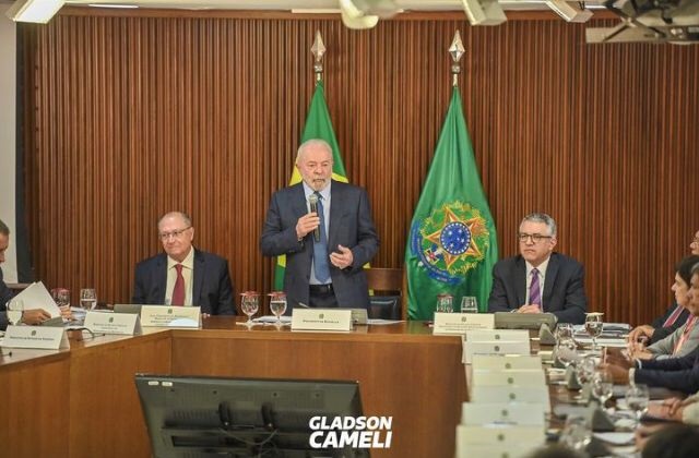 Gladson Cameli pede apoio a Lula para recuperação da BR-364 e construção de casas populares