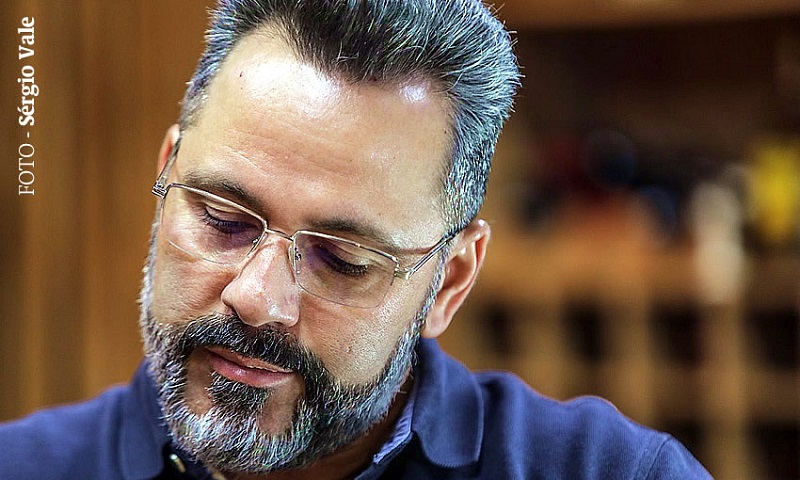 Redes sociais do senador bolsonarista Alan Rick seguem fora do ar nesta segunda-feira