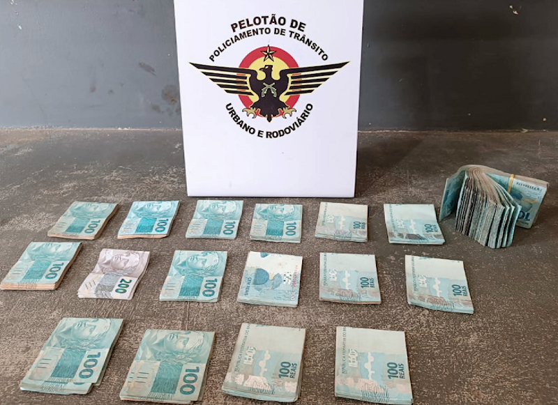 Dupla tenta roubar família no Acre mas acaba abandonando veículo com R$ 26 mil