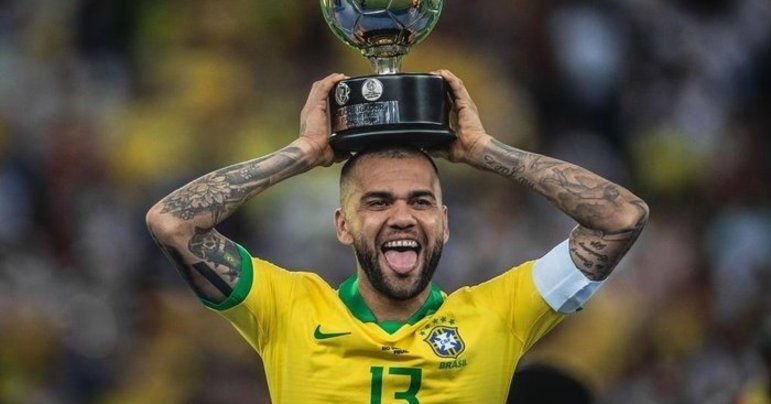 Daniel Alves é detido pela polícia espanhola por suposto assédio sexual