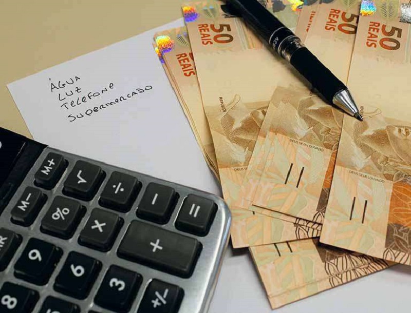 Pesquisa da CNC aponta que mais de 80% das famílias acreanas estão endividadas