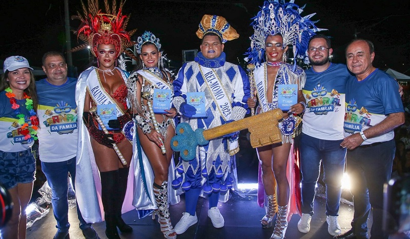 Carnaval da Família: Rei Momo recebe chave da cidade e mandato da realeza vai até quarta-feira