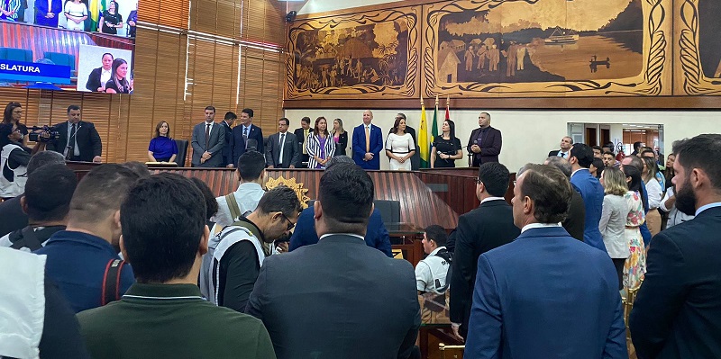 Deputados estaduais tomam posse e Michelle Melo é nova líder do governo na Aleac
