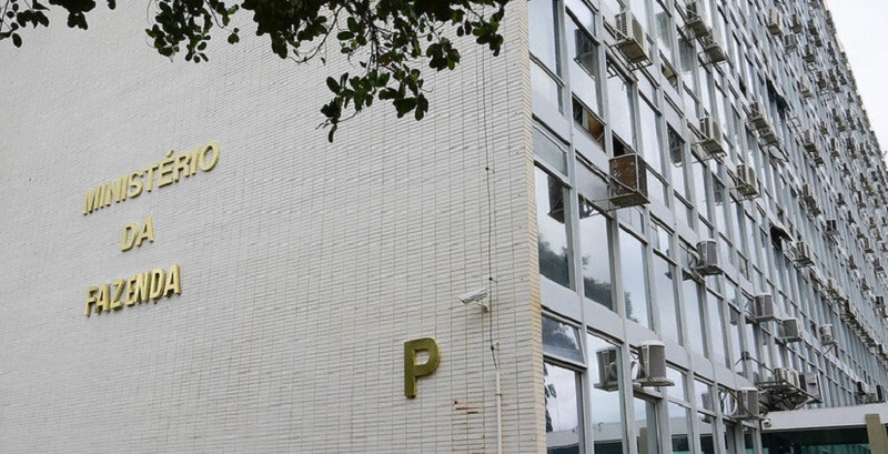 Governo propõe reajuste de 7,8% no salário de servidores públicos federais