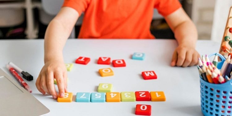 Em Rio Branco, 28 escolas da rede municipal serão contempladas com jogos de raciocínio de empresa referência no desenvolvimento de tecnologias