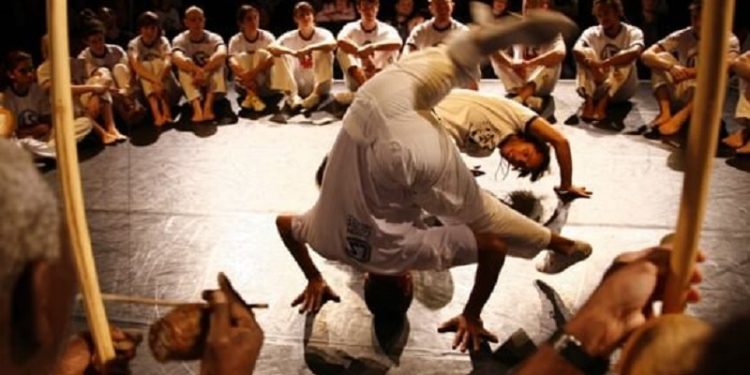 Projeto social “Roda da Paz” incentiva a prática de capoeira em bairros de Rio Branco