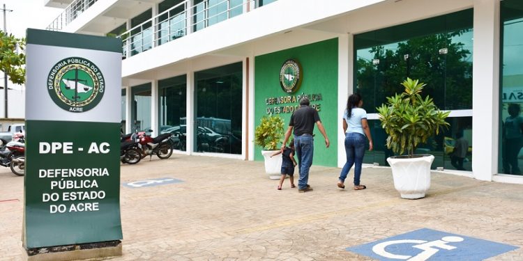 DPE realiza última etapa da emissão de documentos para vítimas da alagação em Rio Branco