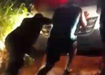 Ambulância do Samu fica atolada no bairro Belo Jardim I em Rio Branco