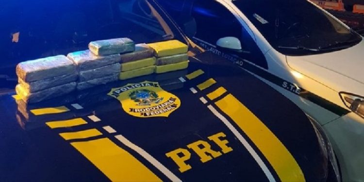 Homem é preso após transportar mais de 13kg de drogas em tanque de veículo no interior do Acre