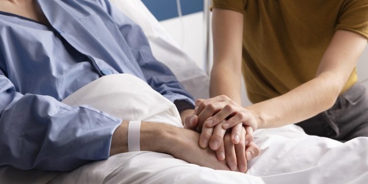 Lei que dá as mulheres direito de acompanhante em procedimentos sedativos é sancionada no Acre