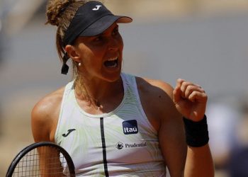 Bia Haddad encara número 1 do mundo por vaga na final de Roland Garros