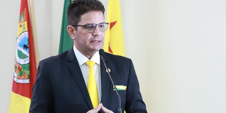 STJ autoriza governador Gladson Cameli falar com o pai