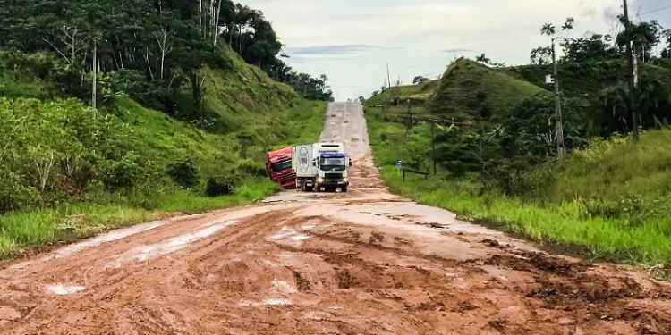 Justiça Federal determina que União e Dnit recuperem trechos da BR-364 no Acre