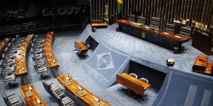 Projeto de Lei da igualdade salarial entre homens e mulheres é aprovada no Senado