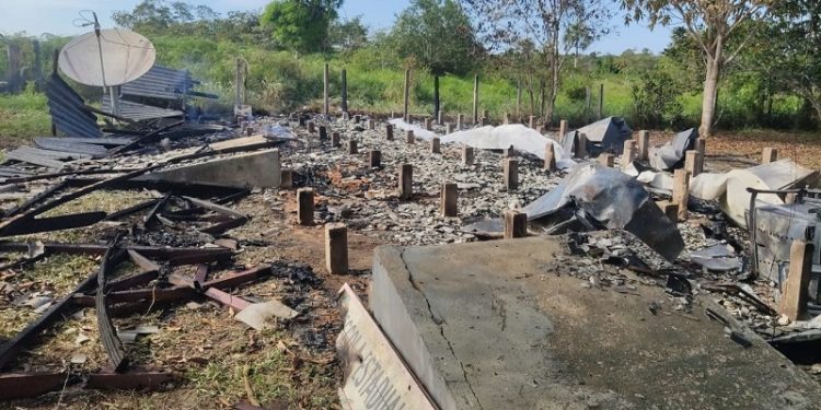 Incêndio destrói escola na zona rural de Cruzeiro do Sul