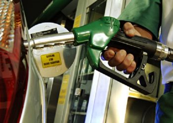 Aumento no imposto federal faz preços da gasolina e etanol subirem; entenda