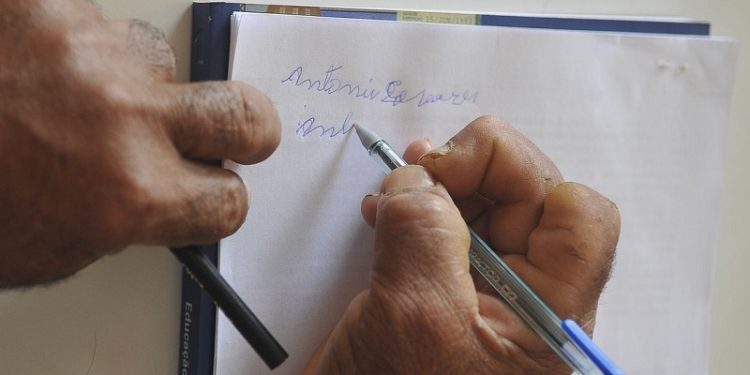 Taxa de analfabetismo do Acre é a maior do Norte do Brasil; veja dados