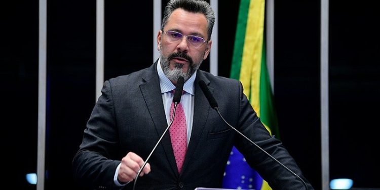 Conselho Federal de Medicina alega que Alan Rick ultrapassou limite para espalhar boatos na Tribuna do Plenário