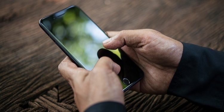 Defensoria Pública alerta sobre aumento de casos de golpes por aplicativos de mensagens e ligações