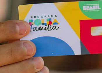 Bolsa Família paga valor extra e benefício é o maior da história