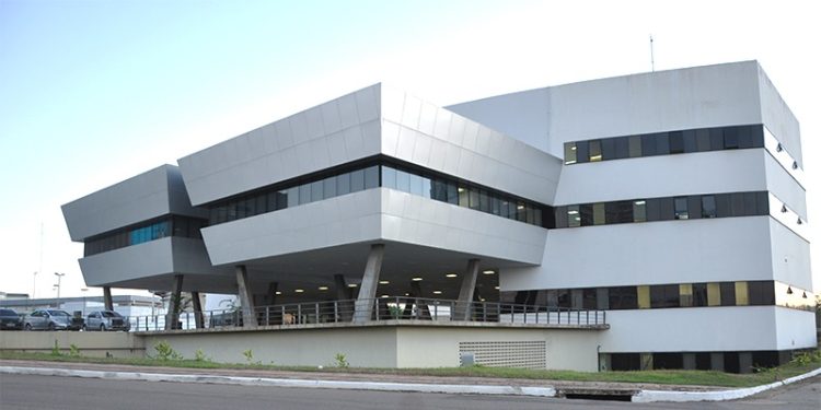 No Acre, homem que tentou matar ex-companheira em escola vai a júri popular