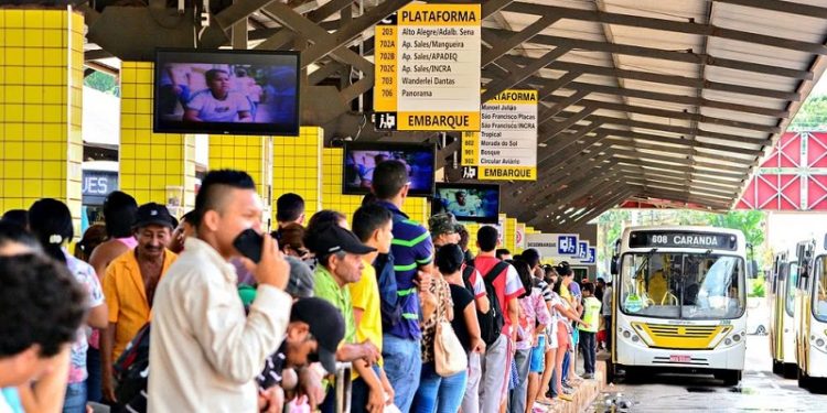 Em Rio Branco, lei que busca combater atos de importunação sexual em ônibus entra em vigor