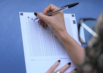 Ufac publica edital de concurso efetivo para carreira de técnico-administrativo; veja vagas