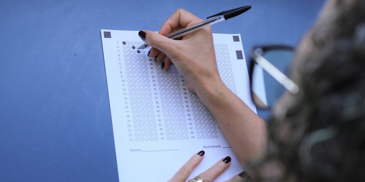 Ufac publica edital de concurso efetivo para carreira de técnico-administrativo; veja vagas