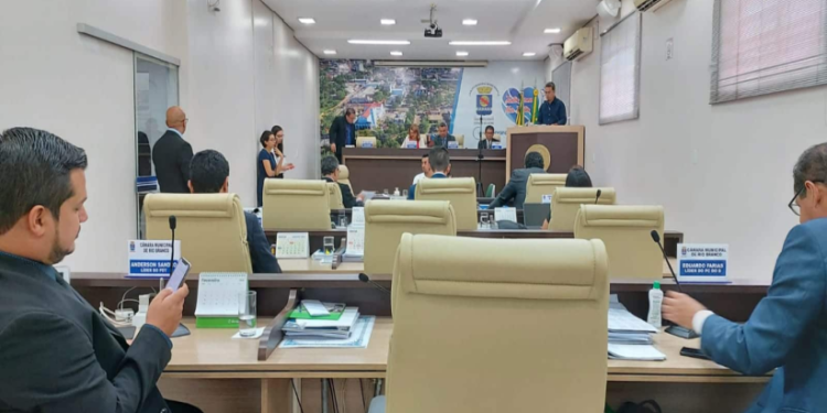 Câmara aprova aumento no número de vereadores para 21 em Rio Branco