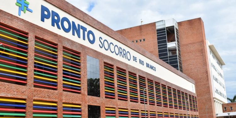 Adolescente que sofreu mal súbito em academia de Rio Branco está internada em estado grave na UTI