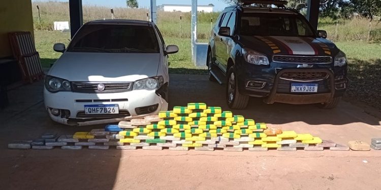 Trio é pego ao transportar drogas de Plácido de Castro para Rio Branco; dois foram presos