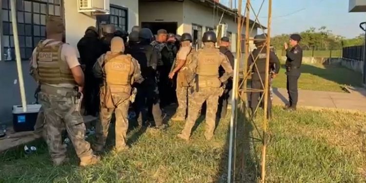 Situação no presídio Antônio Amaro em Rio Branco segue em negociação; detentos solicitaram imprensa