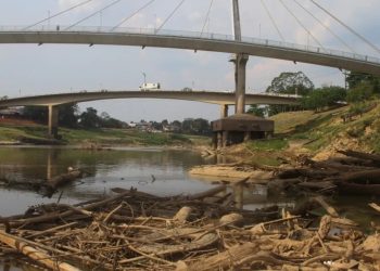Seca do rio Acre pode agravar nos próximos meses devido temperaturas elevadas e queimadas