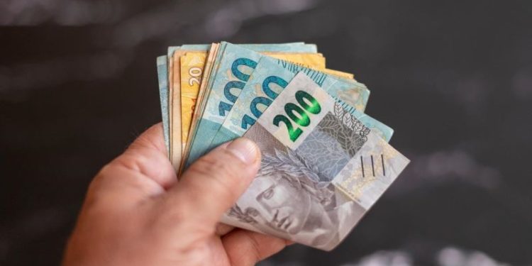 Governo antecipa pagamento de julho e primeira parcela do 13º nesta sexta-feira